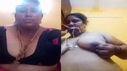 Indian Tamil Bhabhi Showing Huge boobs on video Call