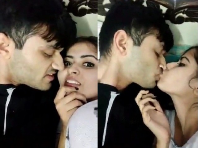 Desi GF BF Hot Kiss