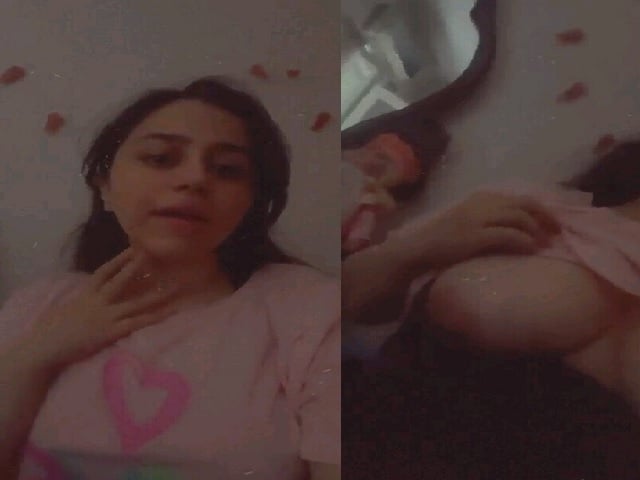 Cute Desi Girl Nude Boobs Flaunting Viral Show